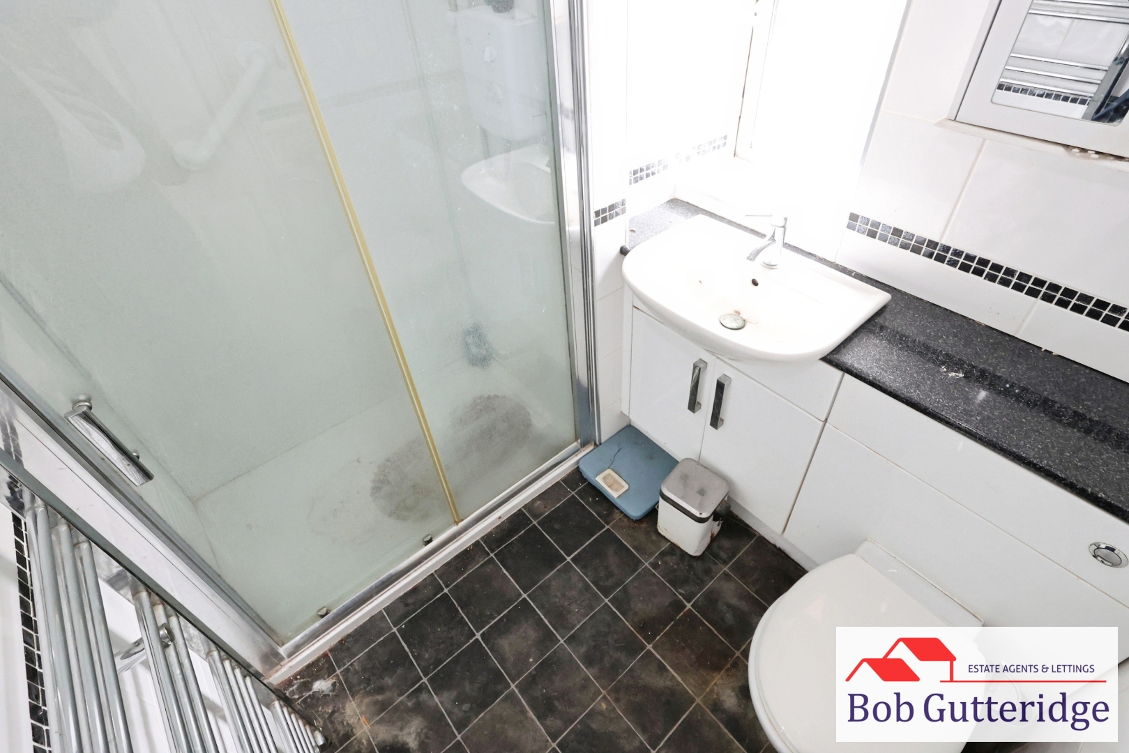 FIRST FLOOR SHOWER ROOM